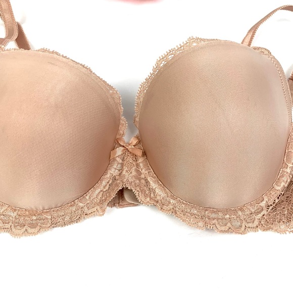 Victoria’s Secret Lace and satin bra - Picture 4 of 9
